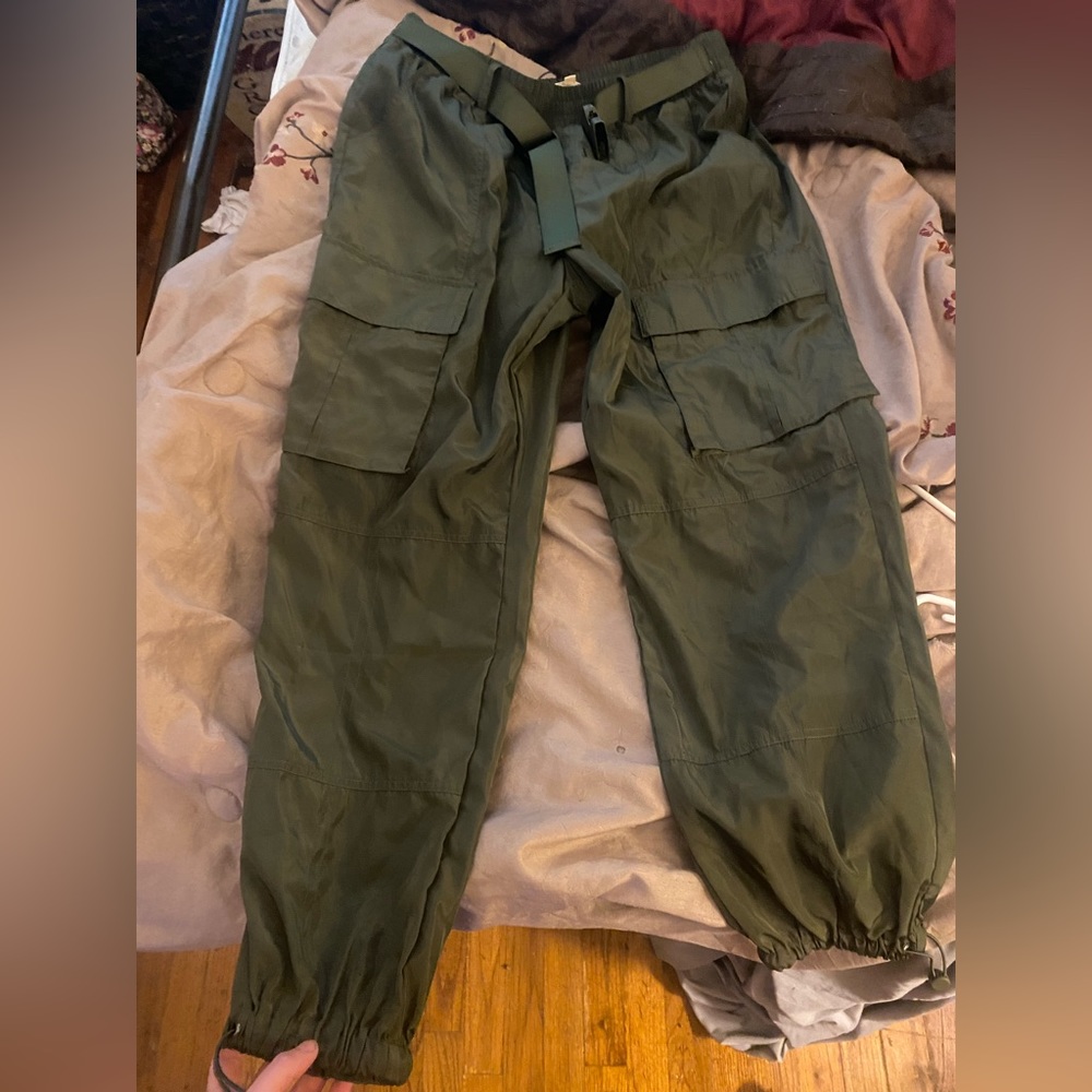 No Comment X-L green cargo-ish pants never been worn